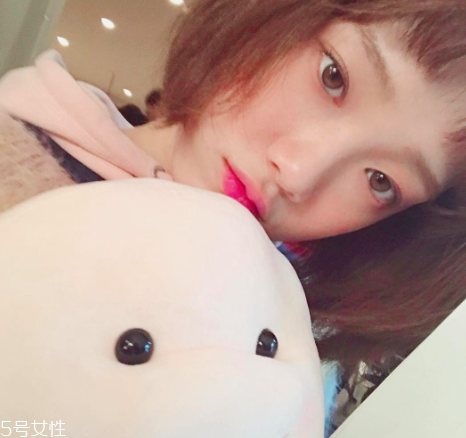 李圣經(jīng)同款短發(fā)怎么打理？吹頭發(fā)的時(shí)候盡量吹發(fā)根