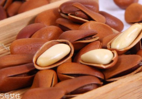 微波爐烤松子如何裂口 微波爐烤松子的技巧 微波爐烤松子如何裂口 微波爐烤松子的技巧