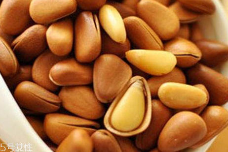 微波爐烤松子如何裂口 微波爐烤松子的技巧 微波爐烤松子如何裂口 微波爐烤松子的技巧