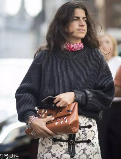 毛衣粘上口香糖怎么辦？巧妙運用身邊物