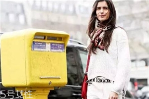 毛衣粘上口香糖怎么辦？巧妙運用身邊物