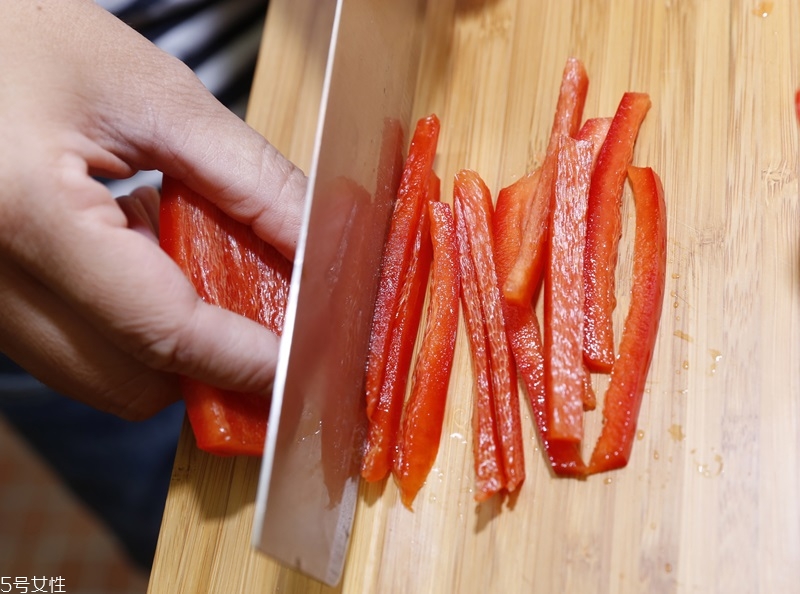 養(yǎng)眼吃什么食物喝什么茶 養(yǎng)眼吃什么食物喝什么茶