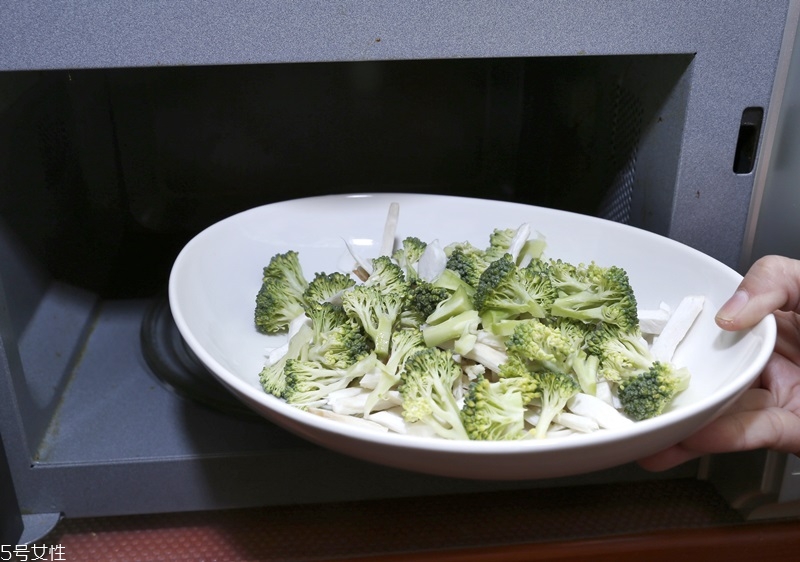 養(yǎng)眼吃什么食物喝什么茶 養(yǎng)眼吃什么食物喝什么茶