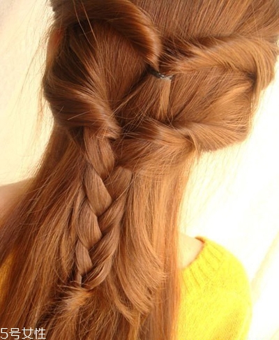 披肩發(fā)怎么扎好看？披肩發(fā)好看扎發(fā)圖解
