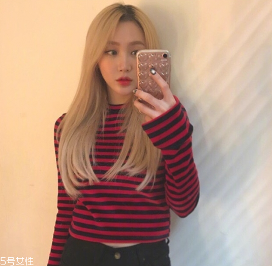 秋冬適合什么顏色的頭發(fā)？再燙個(gè)卷發(fā)更秋冬