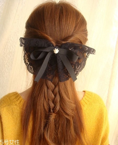 披肩發(fā)怎么扎好看？披肩發(fā)好看扎發(fā)圖解