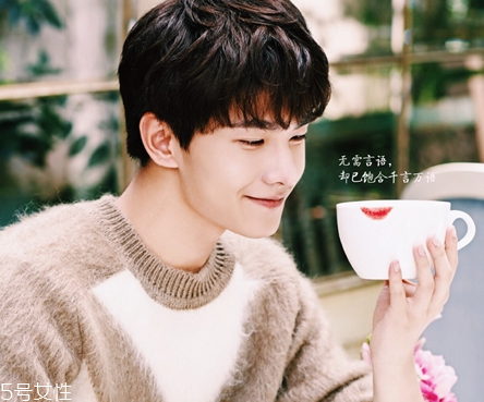 嬌蘭親親567是什么顏色？活色生香吻的秘訣