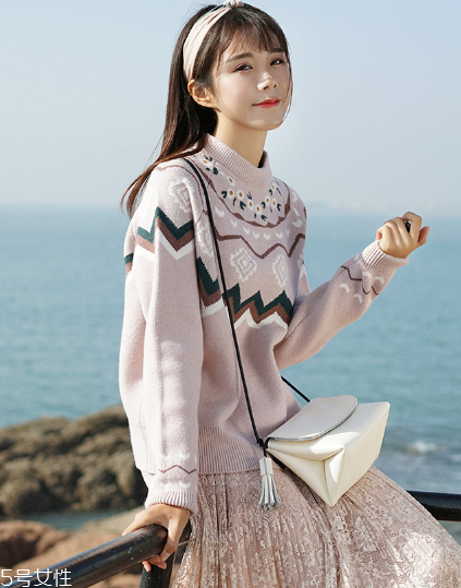 毛衣扎脖子怎么辦？三招讓你舒適過(guò)冬