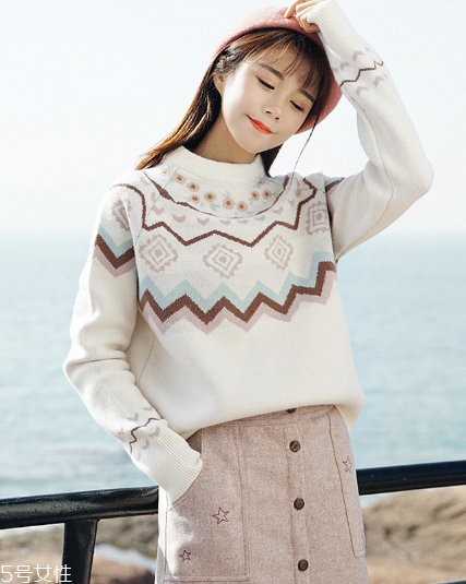 毛衣扎脖子怎么辦？三招讓你舒適過(guò)冬