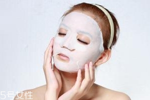 敷完面膜不能化妝嗎？立即化妝傷害大