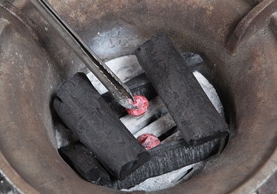 燒烤的木炭怎樣引燃 不敗的生火3步驟 燒烤的木炭怎樣引燃 不敗的生火3步驟