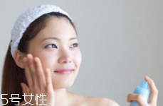 保濕爽膚水什么時候用？早中晚都必須用