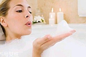 洗澡用香皂好還是沐浴露好？干皮用沐浴露