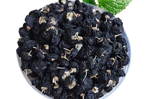 黑枸杞泡水后什么顏色 紫色漸變藍色 黑枸杞泡水后什么顏色 紫色漸變藍色