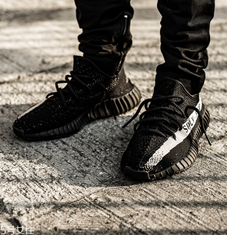 運(yùn)動(dòng)鞋可以配裙子嗎？打造時(shí)尚運(yùn)動(dòng)風(fēng)