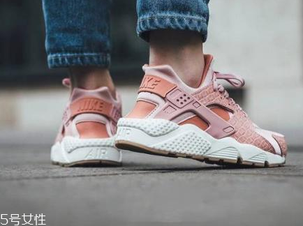 運(yùn)動(dòng)鞋會(huì)越穿越大嗎？多備幾雙輪流穿