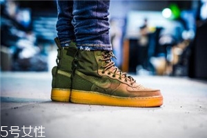 運(yùn)動(dòng)鞋要買大一碼嗎？根據(jù)腳型來(lái)決定