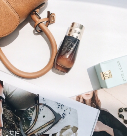 雅詩蘭黛精華液哪款好？使用區(qū)域和護膚重點不一樣