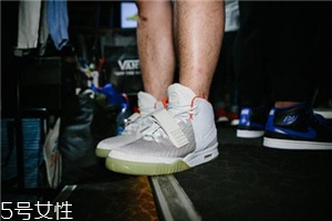 運(yùn)動(dòng)鞋買大了一號(hào)怎么辦？四招教你解決問題