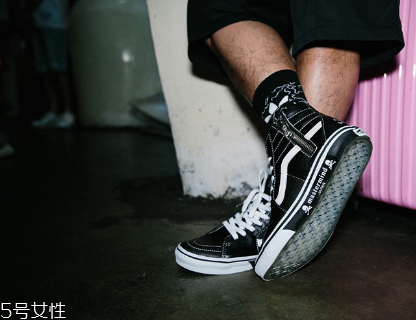 運(yùn)動(dòng)鞋買大了一號(hào)怎么辦？四招教你解決問題