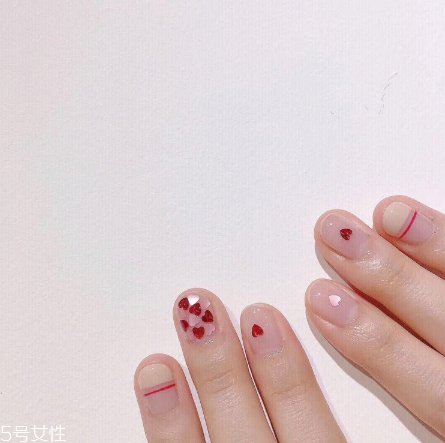 最時(shí)髦的冬日美甲 超顯白超氣質(zhì) 最時(shí)髦的冬日美甲 超顯白超氣質(zhì)