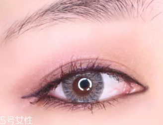 紫色眼影怎么畫好看？淡紫色超有女人味