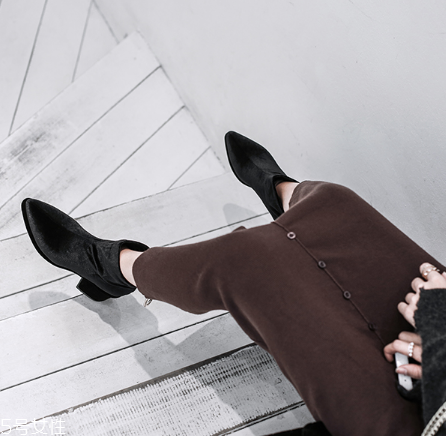 粗跟靴怎么搭配？舒適與時尚并存