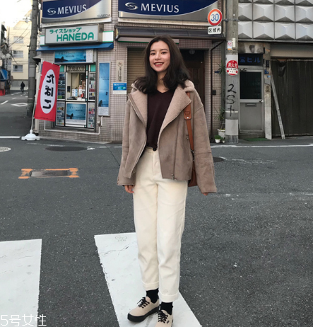 羊羔毛外套怎么搭配？這樣穿保暖又時(shí)髦