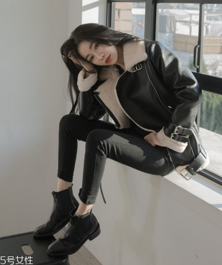 羊羔毛外套怎么搭配？這樣穿保暖又時(shí)髦