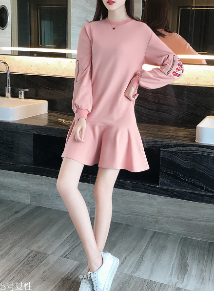 學(xué)院風(fēng)連衣裙怎么搭配？重新回到學(xué)生時(shí)代