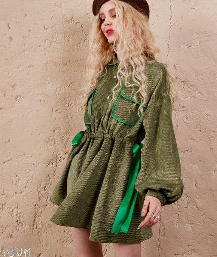 學(xué)院風(fēng)連衣裙怎么搭配？重新回到學(xué)生時(shí)代