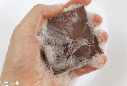 雪花秀宮中蜜皂好用嗎？好評(píng)度很高的一款潔面