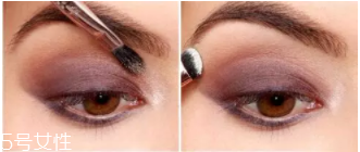 紫色眼影怎么畫好看？淡紫色超有女人味