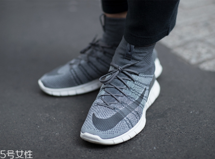 運(yùn)動(dòng)鞋鞋底響怎么辦？可能是進(jìn)水了