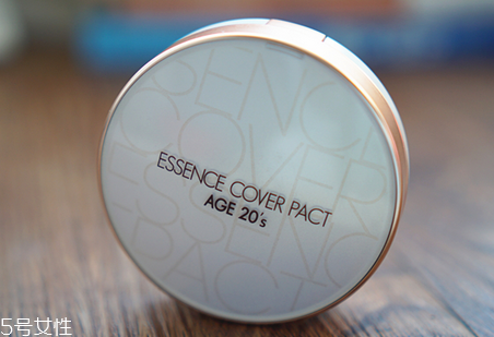 愛敬氣墊 赫拉和蘭芝哪個好用？根據膚質選擇