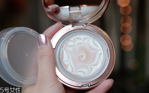 愛敬氣墊 赫拉和蘭芝哪個好用？根據膚質選擇