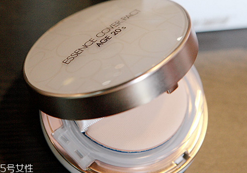 愛敬氣墊 赫拉和蘭芝哪個好用？根據膚質選擇