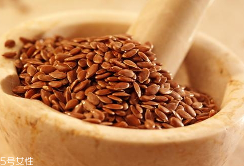 亞麻籽油熱量高嗎 具有很高的熱量 亞麻籽油熱量高嗎 具有很高的熱量