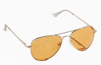 墨鏡顏色怎么選？暗紫色透明墨鏡更受青睞