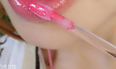 雅詩(shī)蘭黛唇釉怎么樣？花漾傾慕唇釉評(píng)測(cè)