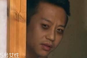 黑眼圈用什么眼霜好？多效護(hù)理型眼霜是首選