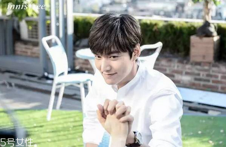 悅詩風(fēng)吟粉色限量氣墊霜多少錢？粉漾氣墊之戀