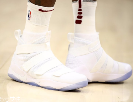 運(yùn)動(dòng)鞋鞋墊哪里買？賣鞋子的地方都有賣