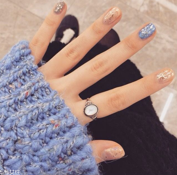 超級閃的貼鉆美甲 指甲短適合做的美甲款式 超級閃的貼鉆美甲 指甲短適合做的美甲款式