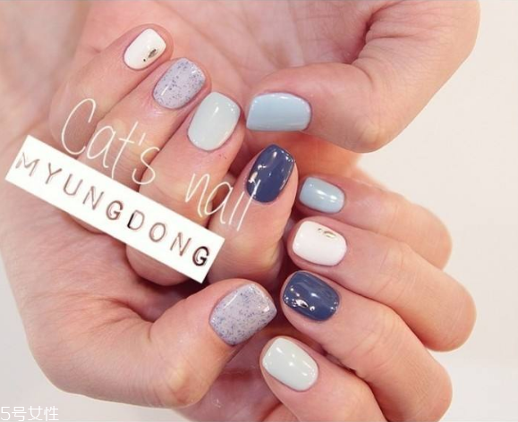 超級閃的貼鉆美甲 指甲短適合做的美甲款式 超級閃的貼鉆美甲 指甲短適合做的美甲款式