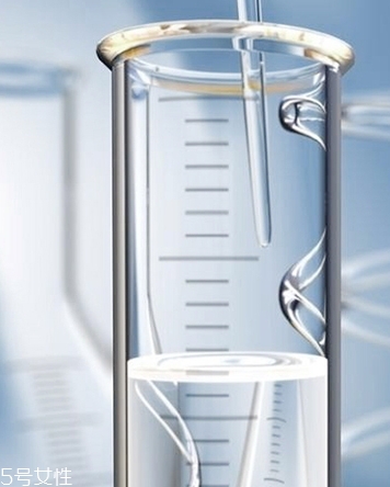 爽膚水要用化妝棉嗎？用手涂爽膚水vs化妝棉