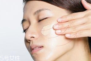 BB霜卡粉怎么辦？妝前敷面膜預(yù)防卡粉