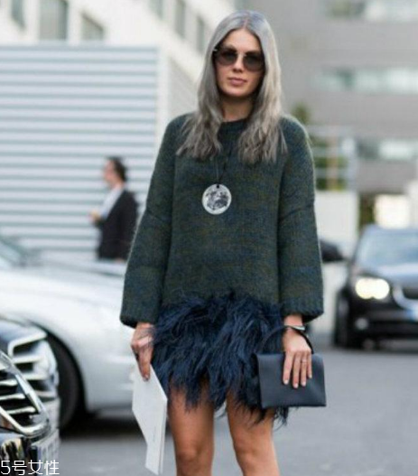 羽毛裙怎么搭配？浪漫飄逸造型首選