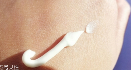 海藍(lán)之謎和sk2哪個好？從檔次膚質(zhì)適合情況比較