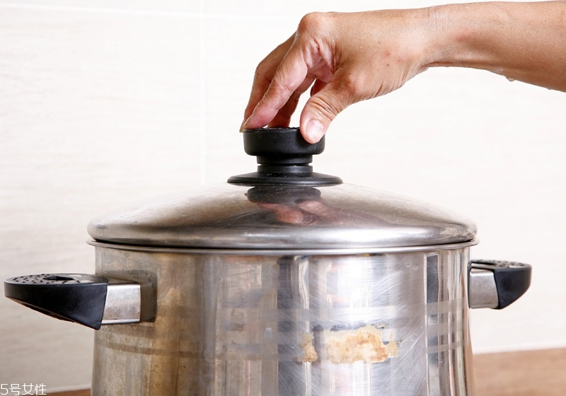 餃子皮怎么做好吃 餃子皮中間厚邊緣薄 餃子皮怎么做好吃 餃子皮中間厚邊緣薄